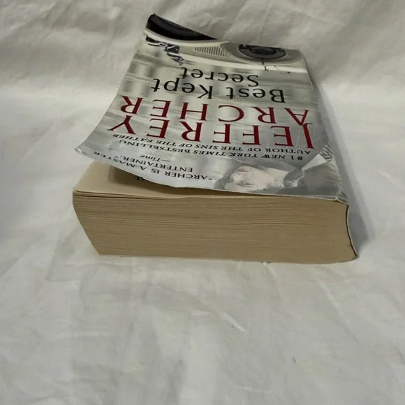 “Best Kept Secret” - Book #3 of the Clifton Chronicles by Jeffrey Archer - Picture 6 of 11